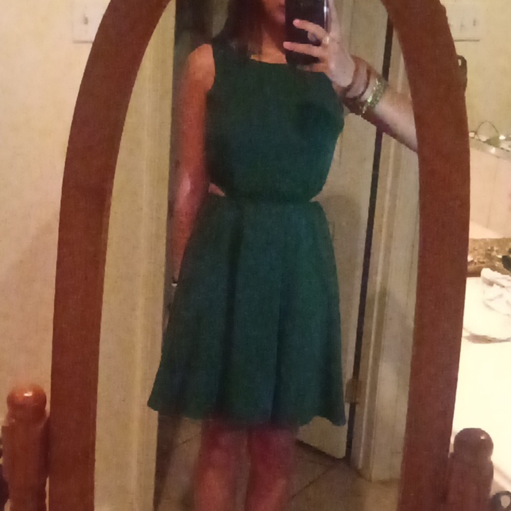 Green belongsci small dress